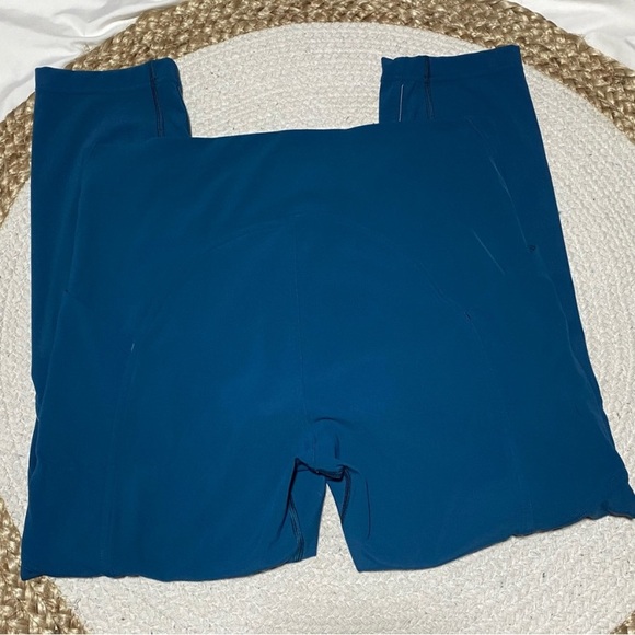 Lululemon Lead The Pack Crop 23" in Nile Blue - Picture 6 of 12